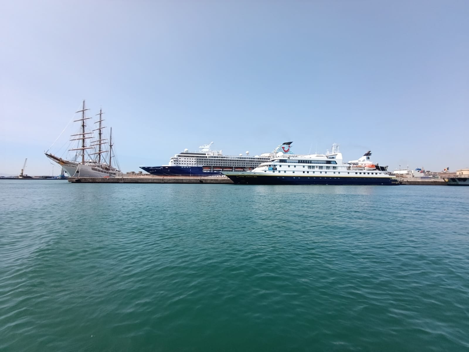 Triplo accosto al Porto di Catania e la Maiden Call della National Geographic Orion